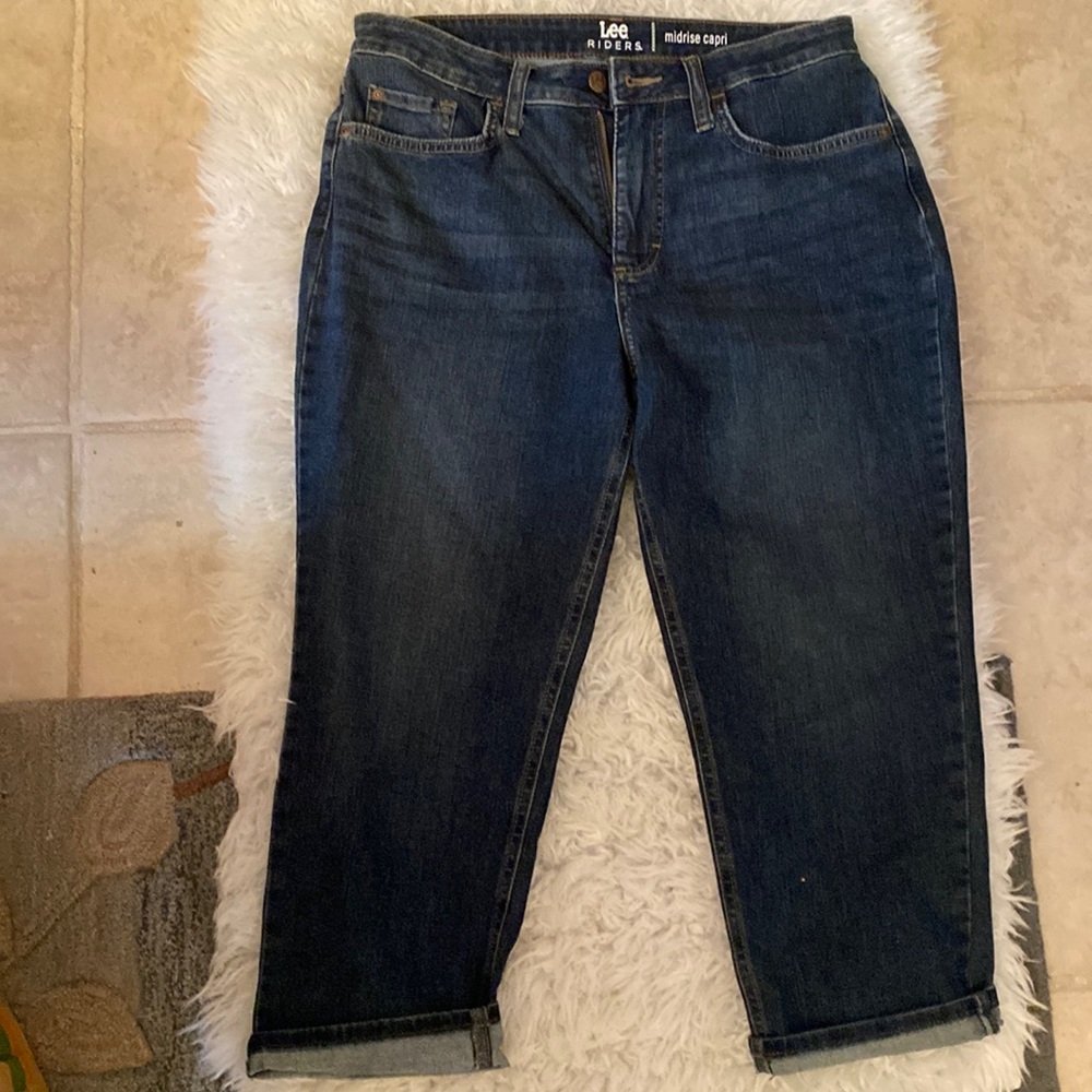 Lee Mid Rise Capris Size 10M